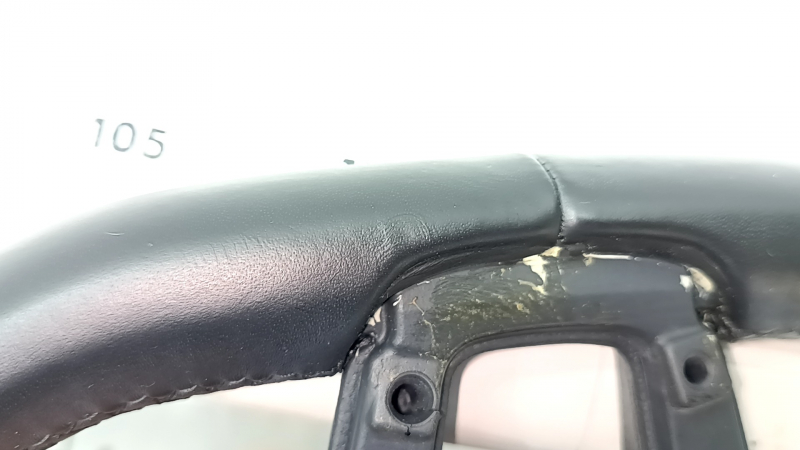 Naked steering wheel VW Jetta 19 - leather black with heating, folds on the leather, scratches