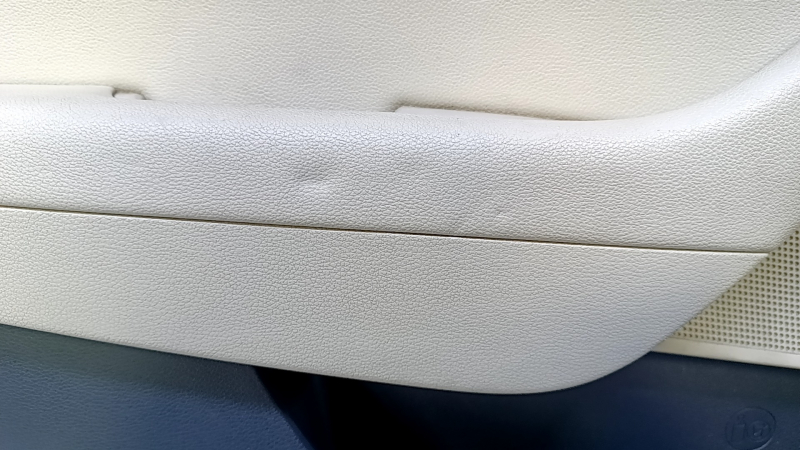 Door trim card rear left Hyundai Sonata 15-17 black with beige insert leather, armrest beige leather, gray molding structure, scratches, abrasions, dents, for dry cleaning