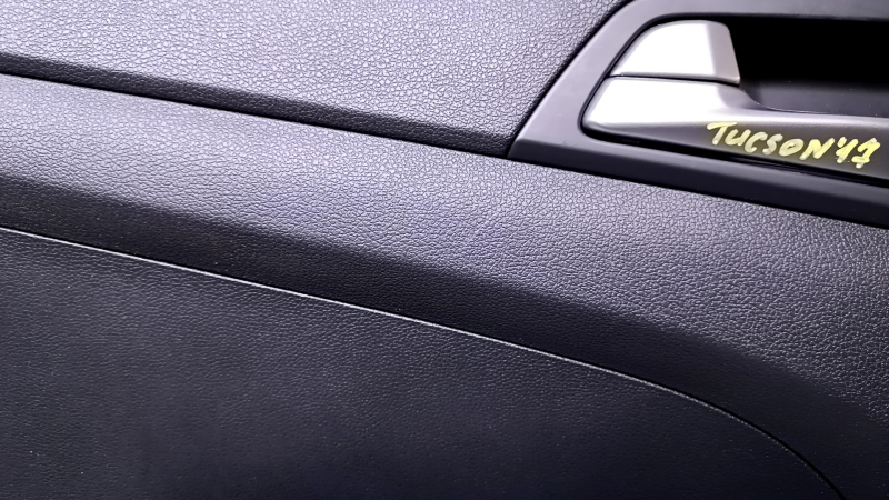 Door trim card rear left Hyundai Tucson 16-18 black with black insert plastic, armrest black leather, scratches, abrasions, scratches