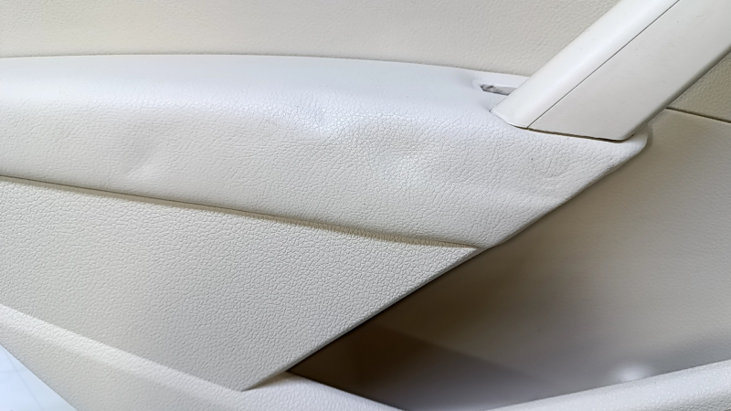Door trim card rear left VW Passat b7 12-15 USA beige with beige insert leather, armrest beige leather, molding gray gloss, with tweeter, without backlight, dents, scratches, abrasions, break fastenin
