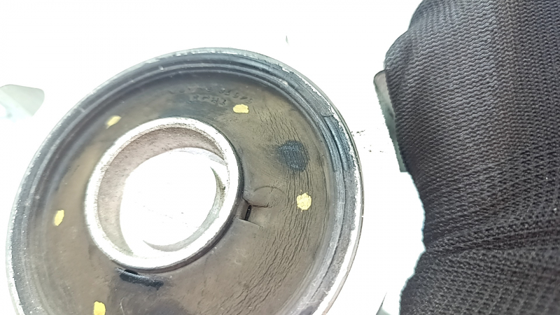 Lower front right arm Infiniti QX50 19 - cracked silent block and dust cover