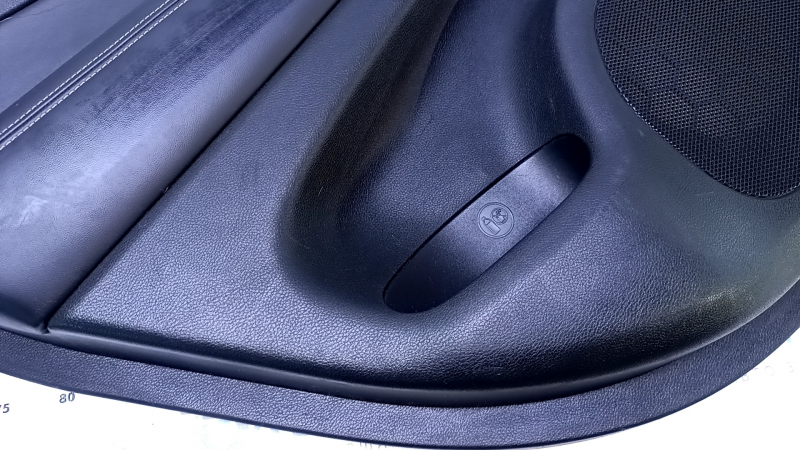 Door trim card rear left Jeep Grand Cherokee WK2 14-16 black with black insert leather, armrest black leather, white stitching, molding with chrome, under mat black wood, pokes, scuffs, scratches, scu