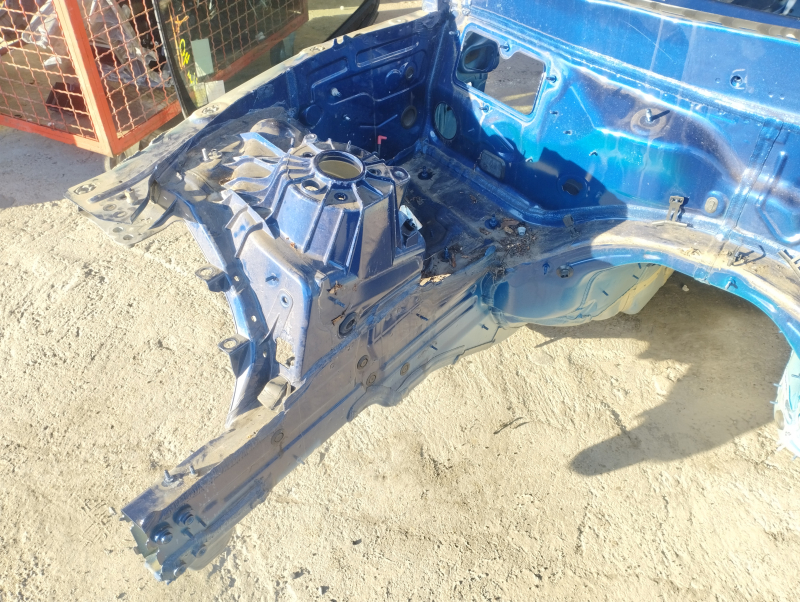 Front right quarter Mercedes GLC 16-22 on the body, blue