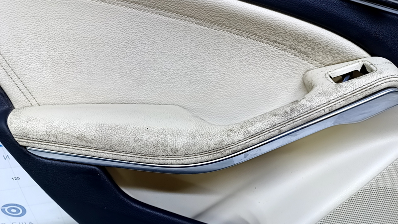 Door trim card rear left Mercedes CLA 14-19 beige with beige insert leather, armrest beige leather, molding chrome, scratches, abrasions, for dry cleaning