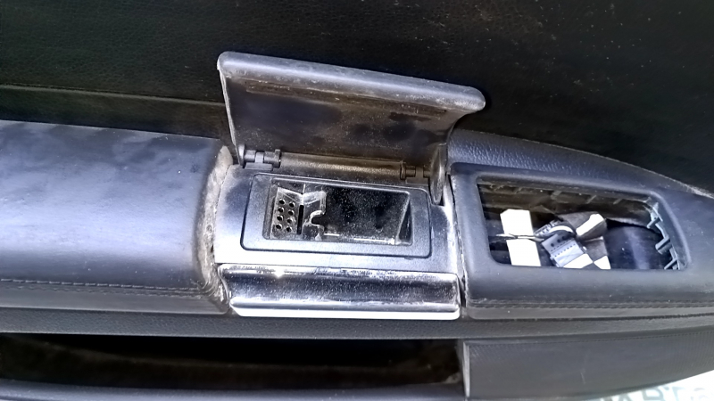 Door trim card rear left Mercedes W221 long black with black insert leather, armrest black leather, molding dark wood, ashtray, scratches, abrasions