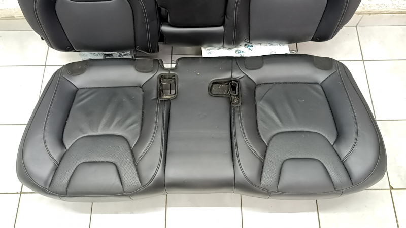 Rear row of seats 2nd row Jeep Cherokee KL 19 - black leather with perforation, for cleaning, scratches, dents