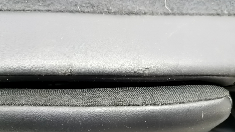 Rear row of seats 2nd row Jeep Cherokee KL 19 - black leather with perforation, for cleaning, scratches, dents