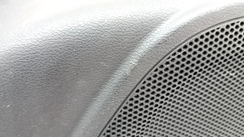 Right arch trim Jeep Cherokee KL 19 - black for electric cover and subwoofer, scratches, worn