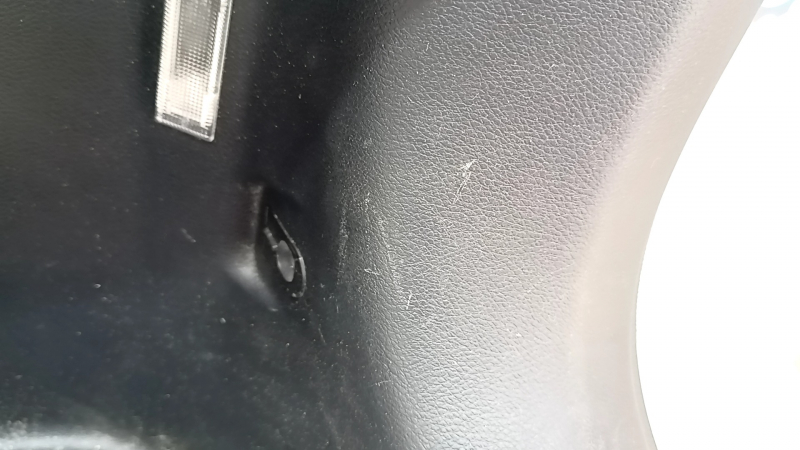 Right arch trim Jeep Cherokee KL 19 - black for electric cover and subwoofer, scratches, worn