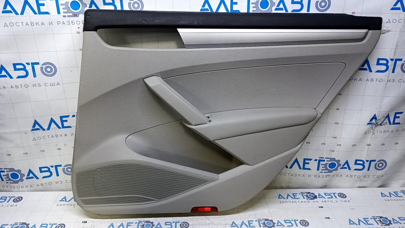 Door trim card rear right VW Passat b8 16-19 USA gray with gray insert leather, armrest gray leather, molding gray structure, scratches, abrasions
