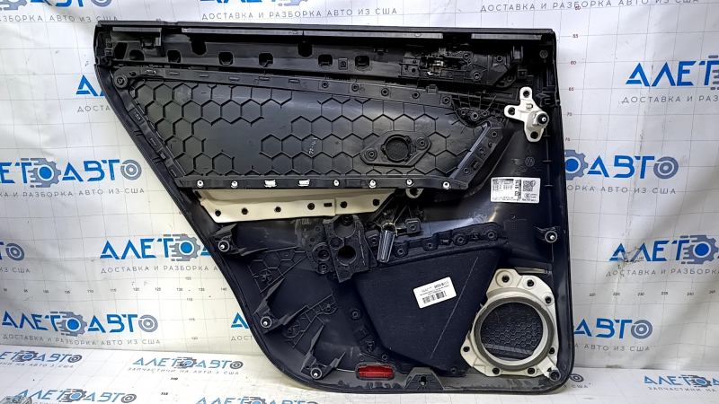 Door trim card rear right VW Tiguan 18 - black with black plastic insert, armrest leather black, under the tweeter, scuffs, scratches, dent, broken fastening