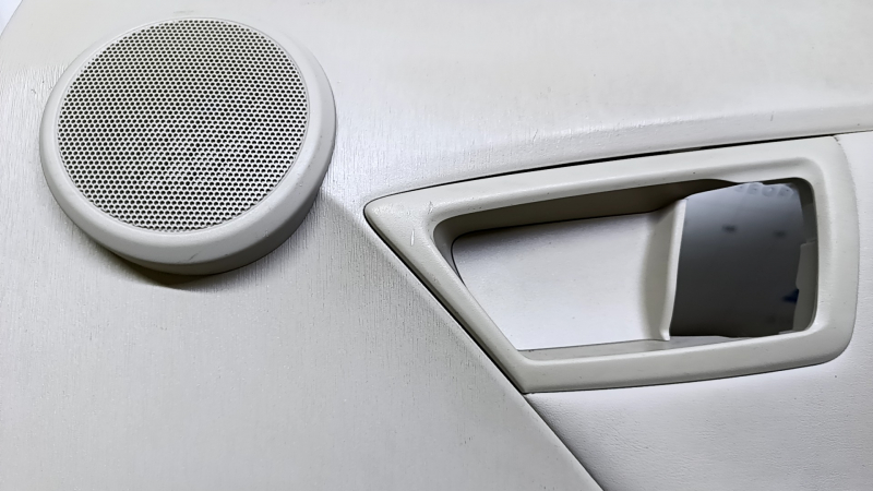 Door trim card rear right Toyota Prius 30 10-15 beige with beige insert leather, armrest beige leather, under the tweeter, scratches, abrasions