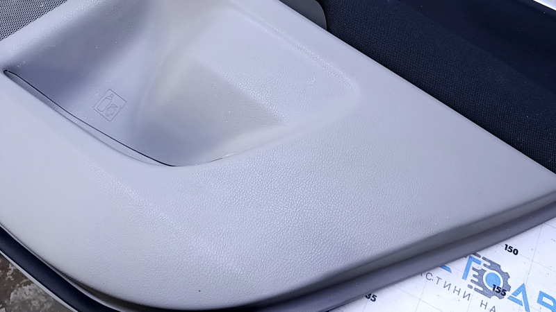 Door trim card rear right Toyota Highlander 14-16 gray with black insert cloth, armrest black cloth, molding gray structure, scratches, abrasions, for dry cleaning