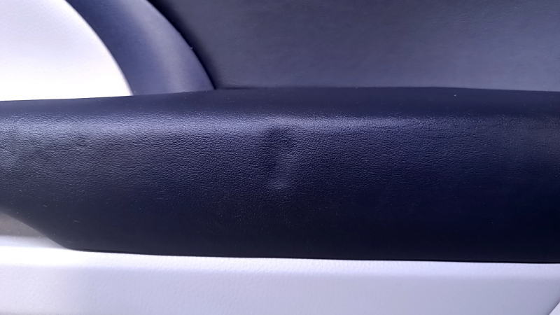 Door trim card rear right Toyota Highlander 14-16 gray with black insert leather, armrest black leather, molding under the tree structure, with illumination, with curtain, scratches, abrasions, fractu