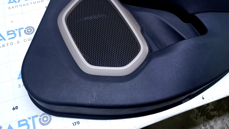 Door trim card rear right Jeep Renegade 15 - black with black insert cloth, armrest black cloth, under tweeter, speaker cover beige, scuffs, scratches