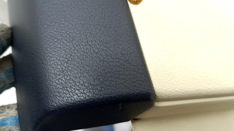 Door trim card rear right Lexus ES300h ES350 13-18 beige with black insert leather, armrest beige leather, molding under the tree, torn armrest, scratches, for dry cleaning