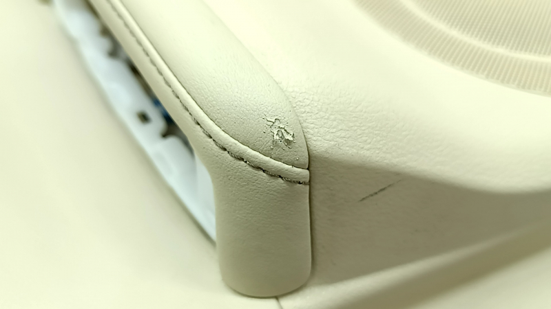 Door trim card rear right Lexus ES300h ES350 13-18 beige with black insert leather, armrest beige leather, molding under the tree, torn armrest, scratches, for dry cleaning