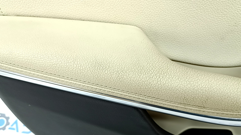 Door trim card front left Mercedes GLA 15-20 black leather, beige leather insert, leather armrest, chrome insert, scratches, dry-cleanable