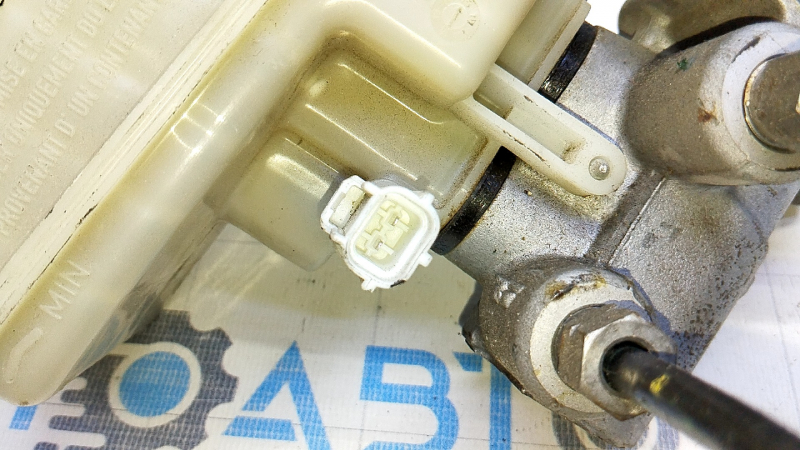 09-23 Dodge Challenger Brake Master Cylinder with Reservoir and Cap