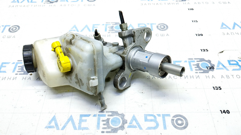 Brake master cylinder with reservoir Chevrolet Malibu 13-16
