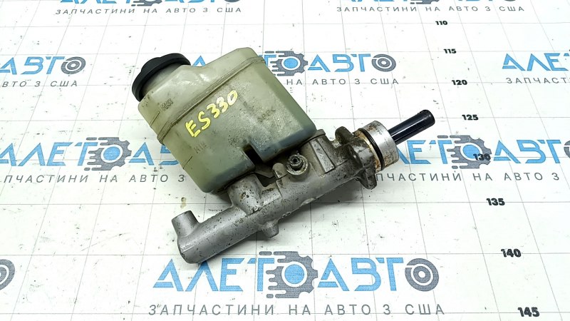 Lexus ES300 ES330 brake master cylinder with reservoir