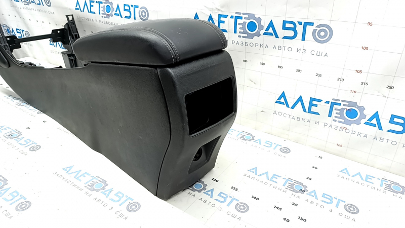 Console central armrest Infiniti QX30 17- black, leather, white stitching, scratches