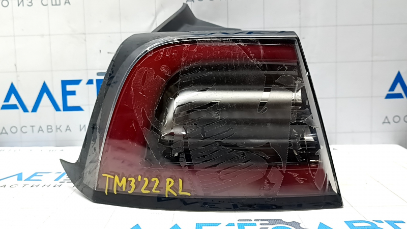 Light outer wing left Tesla Model 3 18- USA 3 pins, tape residue, minor scratches