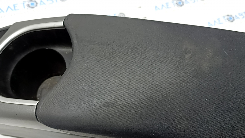 Central console armrest and cup holder Toyota Prius 30 12-15 rest, black, armrest cloth black, scratches, dry cleaning