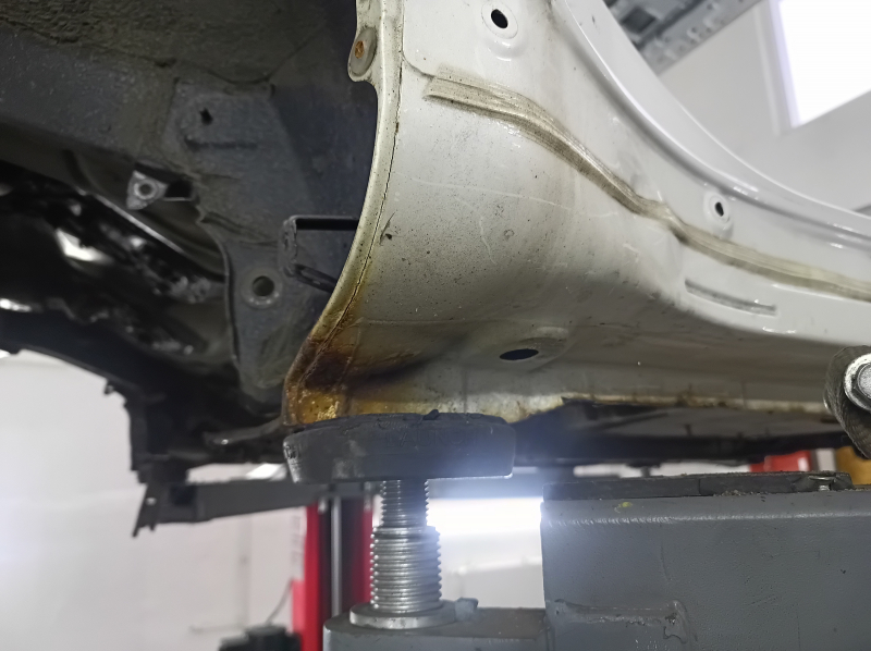 Quarter wing rear right Toyota Prius 30 10-15 on the body, white, rusty, bumps