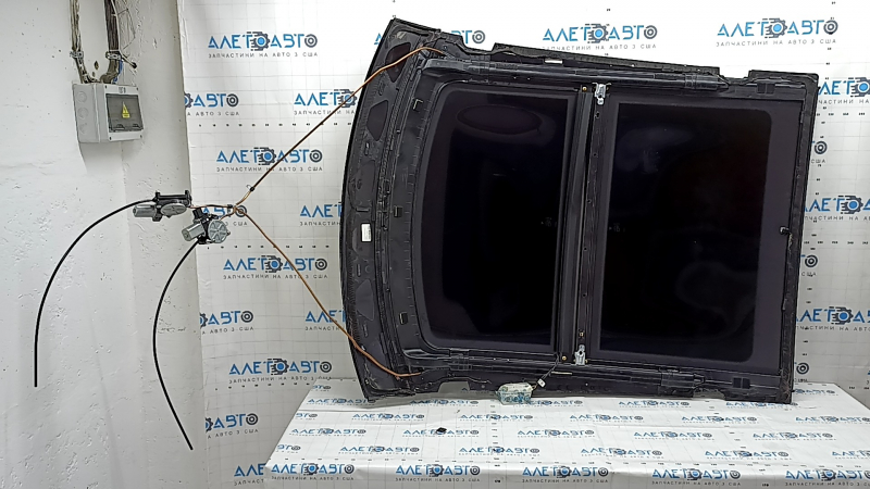 Tesla Model S 12-20 Panorama 2.1 Assembled Sunroof, with Motors, Chip on Sunroof, Scratches, Seal Peeled Off