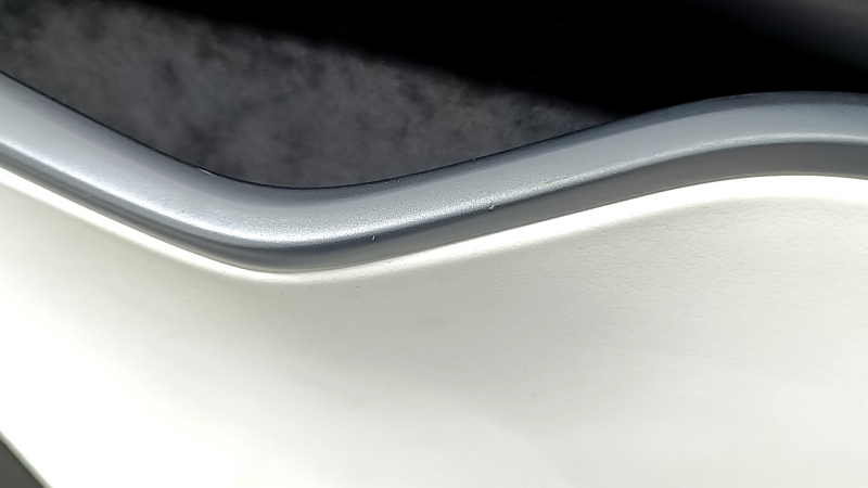 Door trim card front right Tesla Model S 16-20 rest black leather, armrest leather white, insert suede, molding graphite, gray stitching, backlight, dented, scratches, for cleaning
