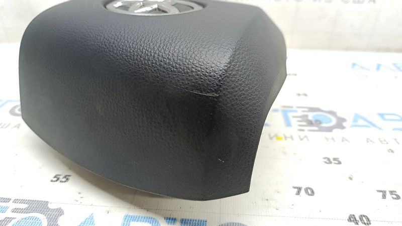 Airbag in the steering wheel driver Toyota Highlander 20-21 black, rusty squib, chrome on the emblem is peeling, scratch