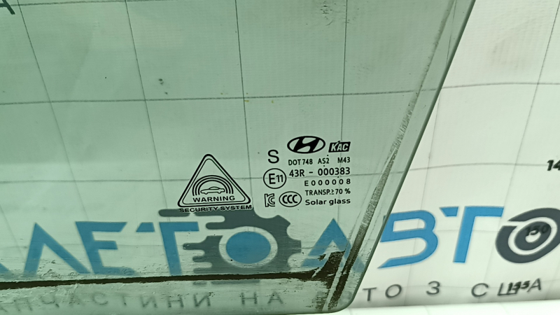 Glass of the front left door Hyundai Ioniq 17-22 scratches