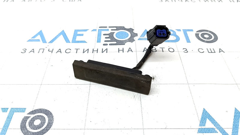 The button for opening the trunk door of the Hyundai Ioniq 17-22 has dried out