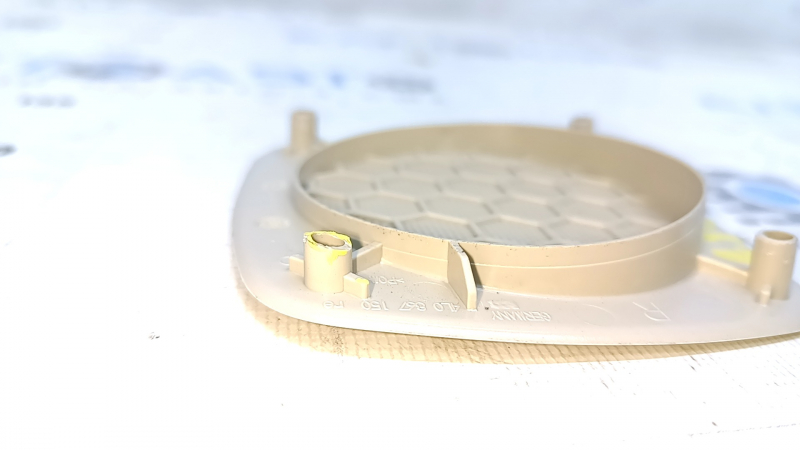 Speaker mesh rear right in the ceiling trim Audi Q7 4L 10-15 beige, under BOSE, broken fastening