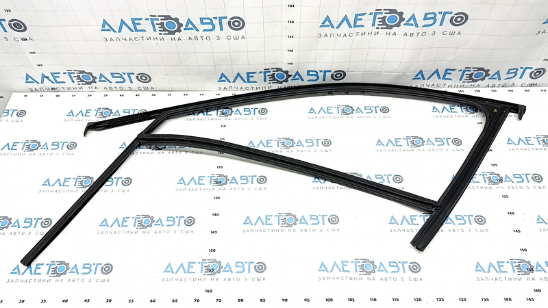Upper door molding front right Audi A6 C8 19- black gloss with glass seal, scratches