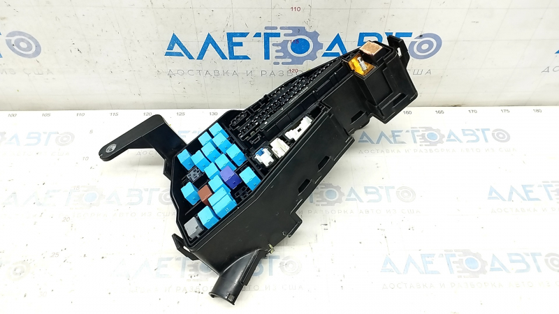 Fuse box under hood left Toyota Highlander 20- with housing, broken mount