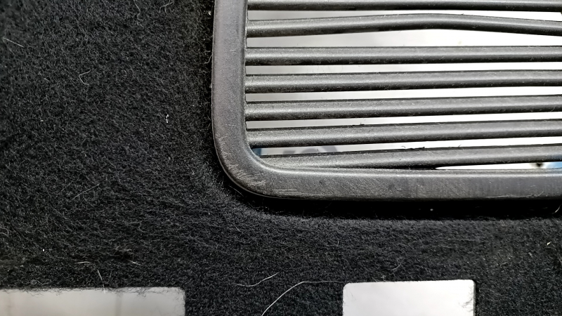 Trunk arch trim lower right Mini Cooper Countryman R60 10-16 black, scratches, needs cleaning