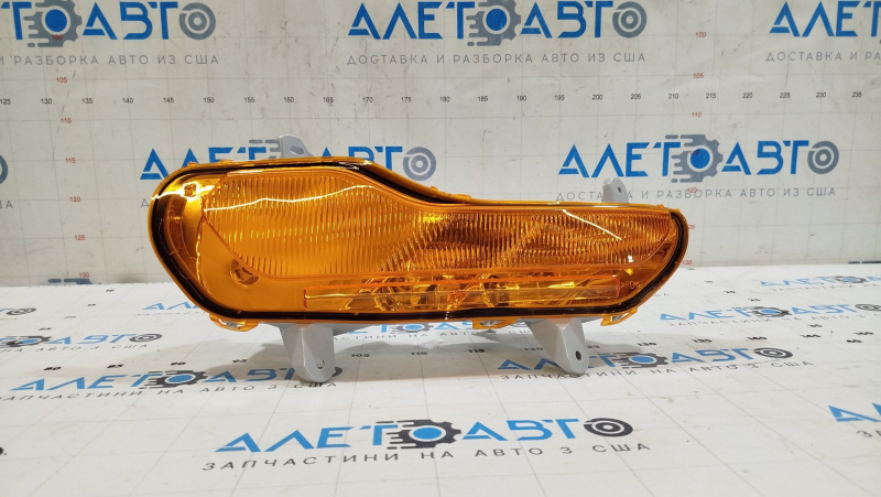 Right turn signal Ford Escape MK3 13-16 prerest yellow without fog lights
