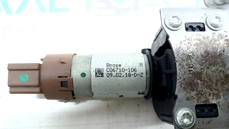 Motor for adjusting the lower cushion of the driver's seat BMW 5 G30 17-23 small