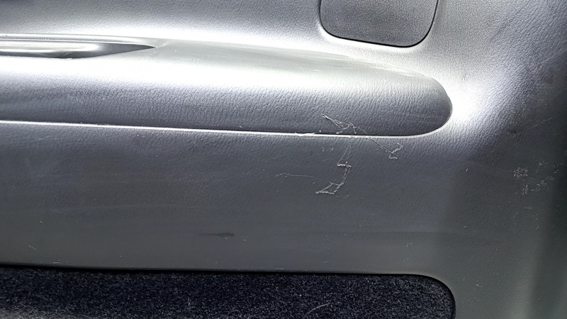 Arch trim right Infiniti JX35 QX60 13-17 for electric 3rd row, black, with button, scratches