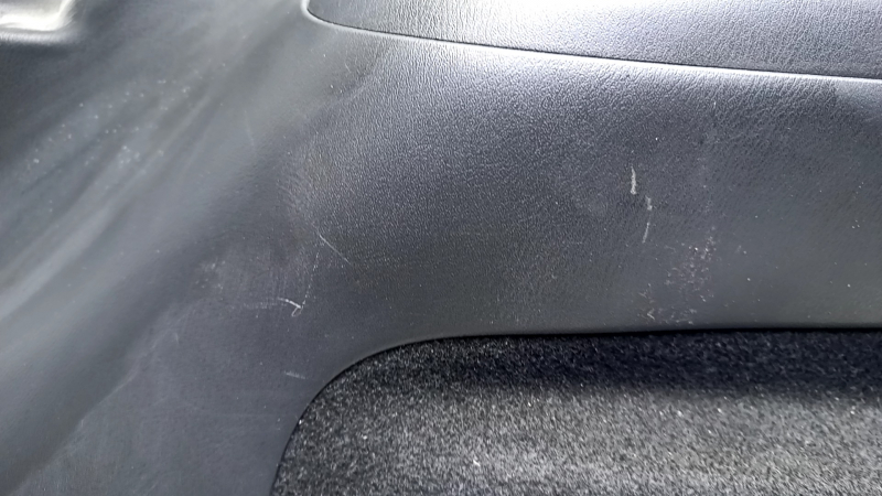 Arch trim right Infiniti JX35 QX60 13-17 for electric 3rd row, black, with button, scratches