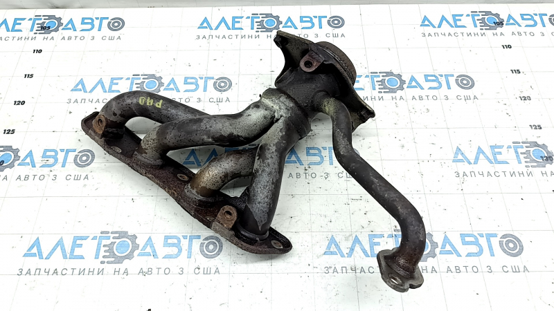Exhaust manifold Toyota Prius V 12-17 rusty