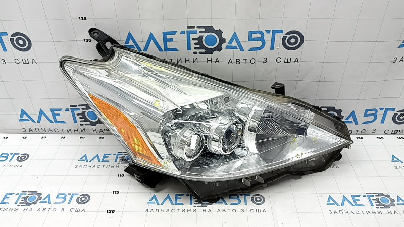Headlight front right Toyota Prius V 12-14 complete prerest LED, sand, scratches