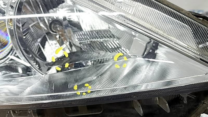 Headlight front right Toyota Prius V 12-14 complete prerest LED, sand, scratches
