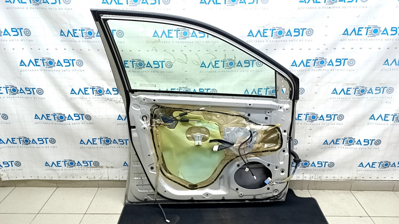 Door assembly front left Lexus RX300 RX330 RX350 RX400h 04-09 silver 1C0