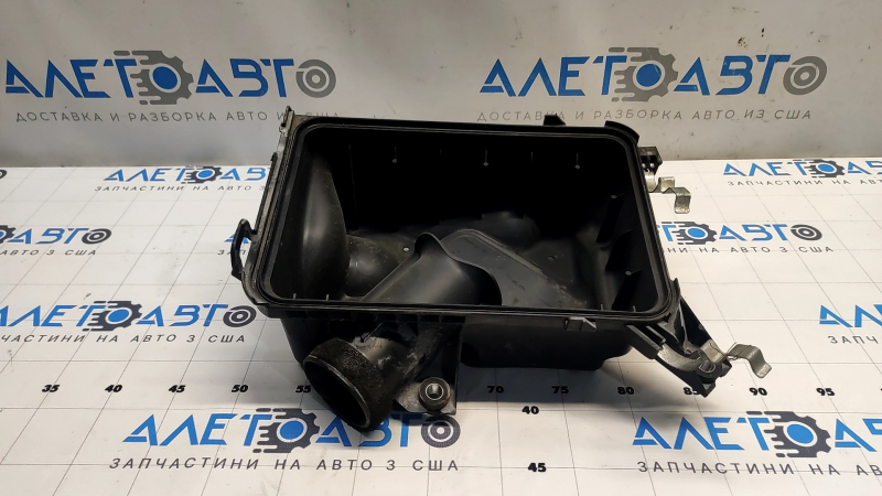 Lower cover air filter housing Toyota Camry v50 12-14 2.5 usa broken mount