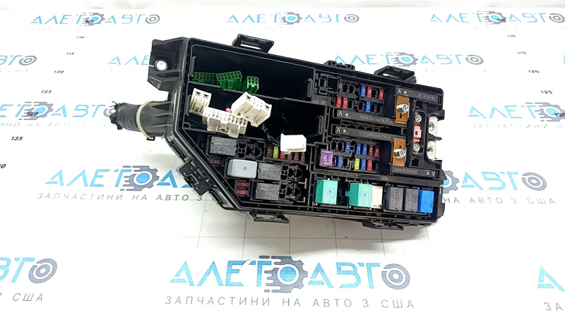 Honda Accord 18-22 underhood fuse box without cover and wiring