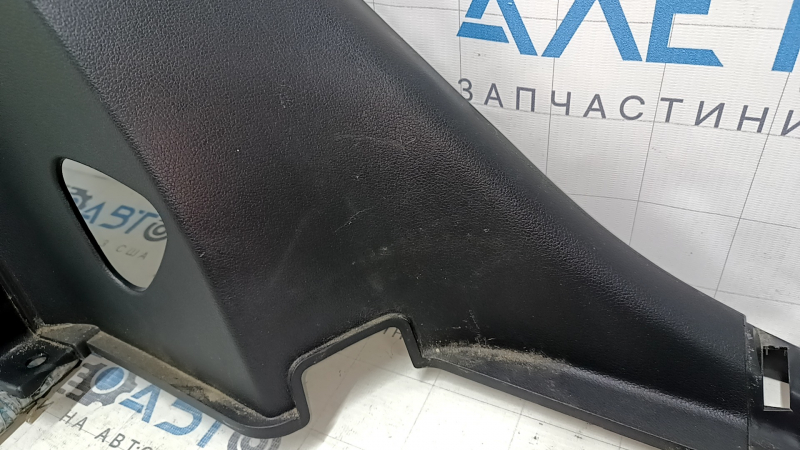 Rear pillar trim lower left Hyundai Elantra AD 17-20 black, broken mount, scratches, plastic turned white