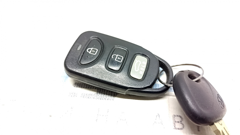 Key Hyundai Elantra AD 17-20 keychain + key, 4 buttons, worn